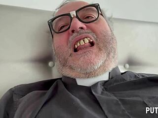 Lia Ponce potrestána otcem Damianem ve třídě