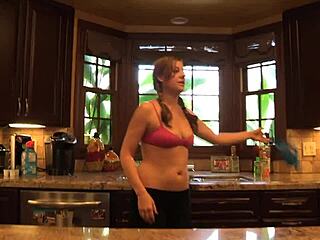 Эла Дарлинг и Суверен Сайр делят интенсивное лесбийское удовольствие