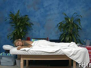 hotty gets a relaxing massage 😌