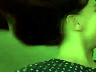 Video porn buatan sendiri pertama kami, rasa malu dengan tetek semula jadi