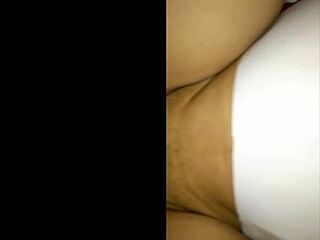 Khushi 和朋友们在随意聚会中度过时光