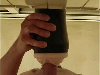 follando mi fleshlight hasta temblar del orgasmo