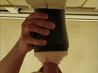 follando mi fleshlight hasta temblar del orgasmo