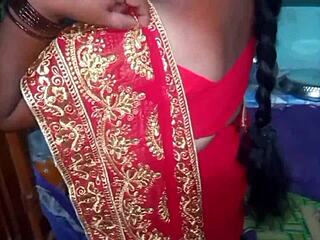 I watch desi beauty housewife Sary changing in home