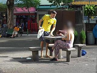 巴西18+少女被捡到，在家后入式摧毁屁股和阴道