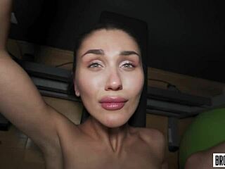 i fuck teen in missionary riding and cum in mouth