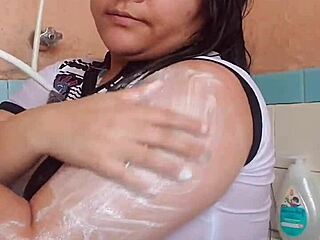 She Loves My Wet Arm in Bath