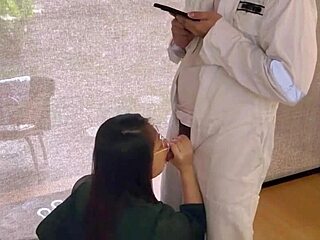 زوجتي تدلك ذكري عندما أعود إلى المنزل