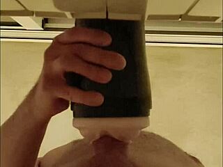 follando mi fleshlight hasta temblar del orgasmo