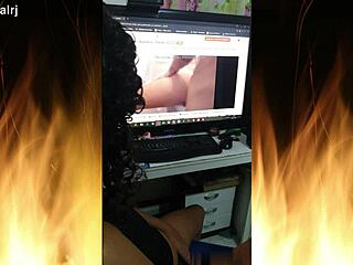 ¿Te está excitando el espectacular cuerpo moreno de Jade?