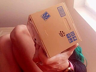 الجيانتيس الطويلة تلعب دور جائعة عليك في فتش