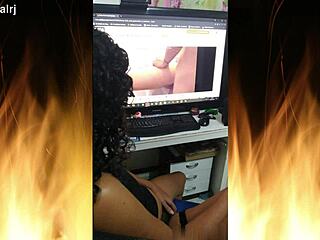 ¿Te está excitando el espectacular cuerpo moreno de Jade?