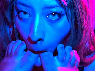 even while smoking, she worships his feet with licks and sucks