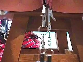 デカピンクマン唇重り吊り下げ引き伸ばし超接写