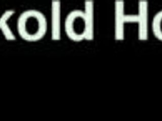 Marido corno prepara surpresa com 3 paus for esposa gordinha.