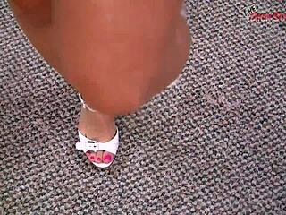 Why is Riley Reid so great? She finishes the job twice for messy facial.