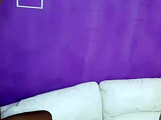 quiero que mi hermanastra chupe mi polla grande