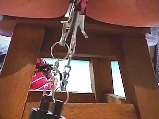 デカピンクマン唇重り吊り下げ引き伸ばし超接写