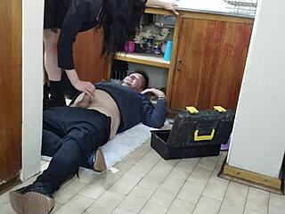 Oh le boss ladies sono così hot per scopata con paroline sporche e pounding a pecorina