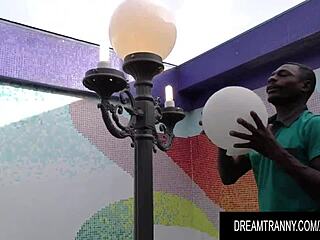 Pamela dice: Derrito esta gran verga negra con mi chupada.