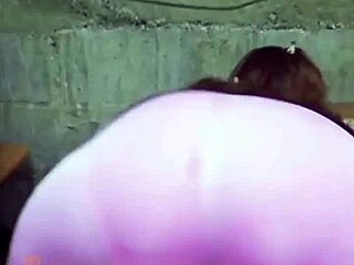 what's with this big ass mature and her marking panties?