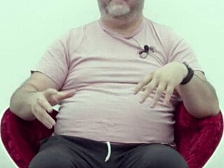 Brunette girls from Putalocura discuss sex details with old Torbe in explicit chat