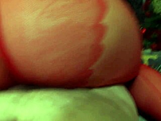 laura felt so aroused in her christmas pantyhose that she teased and gave a wet blowjob as gift