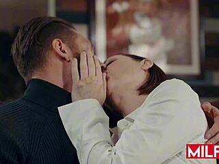 饥渴大奶红发人妻Sovereign Syre猛操老公老板Quinton James