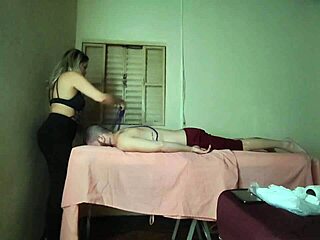 Завелась после массажа и получила трах мокрой пизды огромным хуем