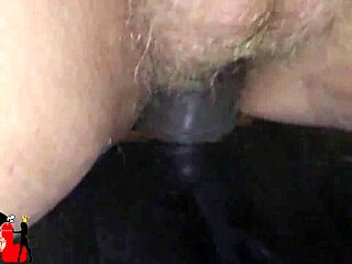 i cant resist giving my cuzinho at the gloryhole it feels so gostoso