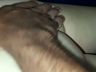 massagem na esposa pelada unfolds as amateur massage turns into sensual masturbation