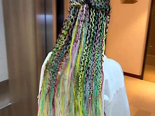 Siostra Przyrodnia Pragnie Rżnięcia Więc Brat Dostarcza Creampie Pięknej Cudzoziemce w Sypialni!