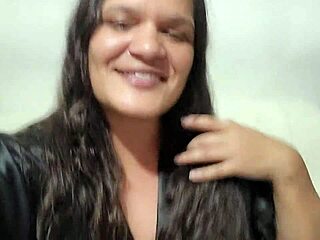 oh man i love showin off my big ass and that hairy pussy of mine like paty butt does it