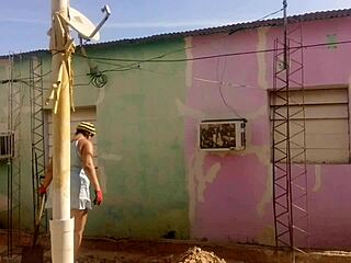 Соседка не отрывает глаз от моей большой жопы в коротком платье, меня так заводит