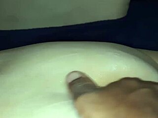 massagem na esposa pelada unfolds as amateur massage turns into sensual masturbation