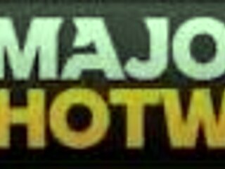 巨乳黑发熟女Nina Dolci被Rome Major深插狂干