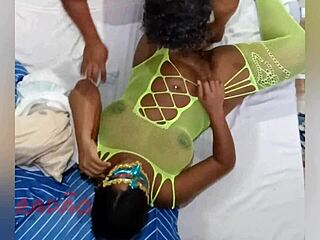 Puta gozando na minha boca