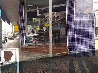 Estou fazendo uber e a mulher do meu vizinho pagou um boquete delicioso no carro pra mim