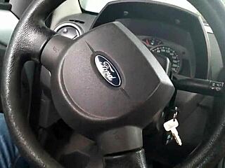 Estou fazendo uber e a mulher do meu vizinho pagou um boquete delicioso no carro pra mim