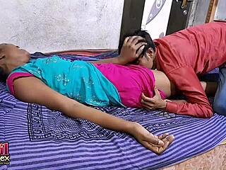 Geiles indisches Amateurvideo mit Freundin intime Tamil-Momente und harter Sex