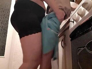 Esperei casa vazia pra meter cachorrinha dura na enteada até gozar