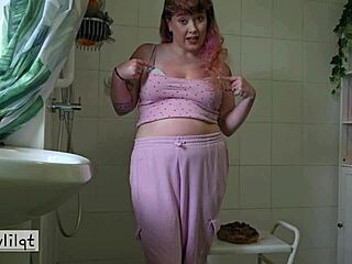 oh man, i just squashed this cake with my ass... then fucked myself with a dildo, it was so dirty and kinky!!