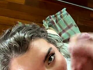 شقراء كندية ساخنة إيدن آيفي تمص الزب بعمق