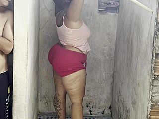 Madrastra Fucks Lover in Shower Bareback