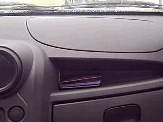 Estou fazendo uber e a mulher do meu vizinho pagou um boquete delicioso no carro pra mim