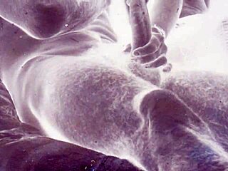 Co dělá tu vintage chlupatou retro erotiku tak divoce úchvatnou?