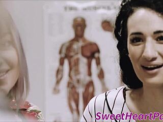 Arabelle Raphael Receives Oral Stimulation Before Intense Fingering Session