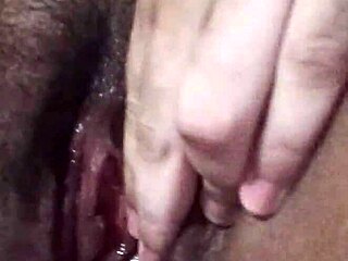 Solo Amatir Remaja 18+ Perawan Cuma Gesek Dildo di Luar Memek Tanpa Masuk