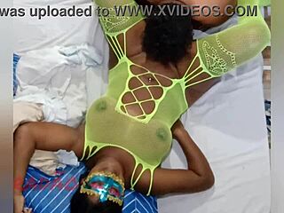 Puta gozando na minha boca