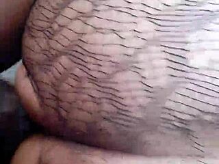 Jebi mi, te usne pičke me stežu kurac unutra